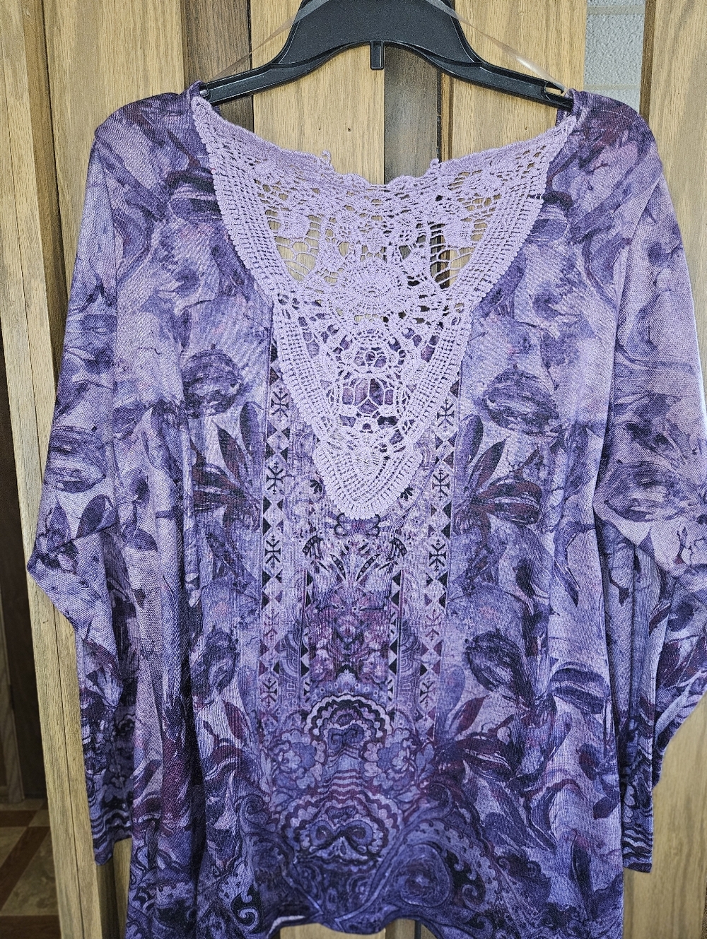 ONE WORLD Sz XXL Lavender Crochet-Back Floral w/Embellishments Tunic - Picture 3 of 4